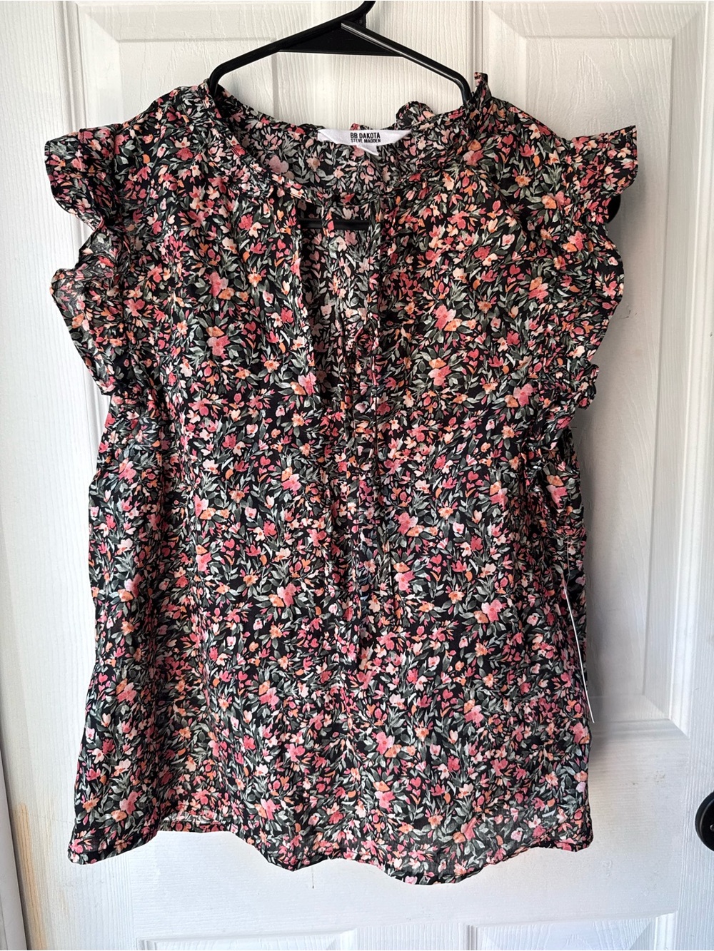BB Dakota Steve Madden Floral Ruffle Sleeve Women's Top - Black with Pink Floral